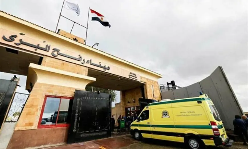 31 Injured Palestinians Cross Rafah Border for Medical Treatment in Egypt